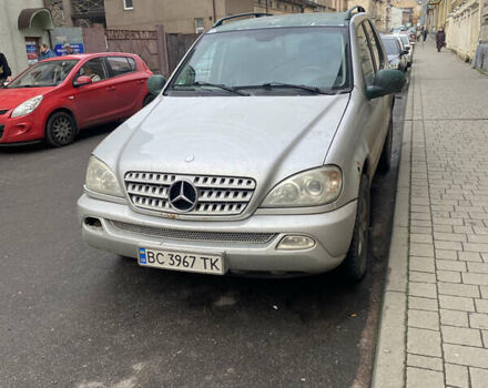 Серый Мерседес М-Класс, объемом двигателя 2.69 л и пробегом 465 тыс. км за 5500 $, фото 1 на Automoto.ua