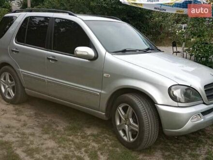 Серый Мерседес М-Класс, объемом двигателя 5 л и пробегом 400 тыс. км за 6800 $, фото 1 на Automoto.ua