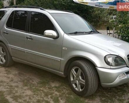 Серый Мерседес М-Класс, объемом двигателя 5 л и пробегом 400 тыс. км за 6800 $, фото 1 на Automoto.ua