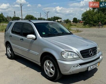 Серый Мерседес М-Класс, объемом двигателя 2.7 л и пробегом 315 тыс. км за 4000 $, фото 1 на Automoto.ua