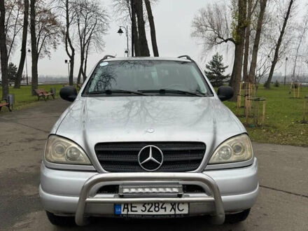 Сірий Мерседес М-Клас, об'ємом двигуна 2.7 л та пробігом 646 тис. км за 7500 $, фото 1 на Automoto.ua