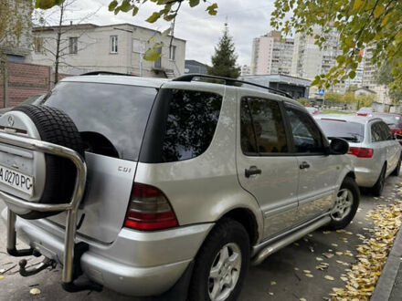 Мерседес М-Класс 2001 в Киеве на Automoto.ua Серый Мерседес М-Класс, объемом двигателя 2.66 л и пробегом 385 тыс. км за 4500 $, фото 1 на Automoto.ua
