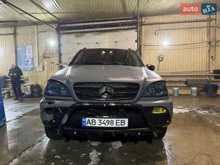 Серый Мерседес М-Класс, объемом двигателя 2.7 л и пробегом 709 тыс. км за 5000 $, фото 1 на Automoto.ua