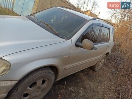 Серый Мерседес М-Класс, объемом двигателя 2.69 л и пробегом 320 тыс. км за 6580 $, фото 1 на Automoto.ua