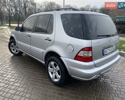 Серый Мерседес М-Класс, объемом двигателя 4 л и пробегом 390 тыс. км за 6300 $, фото 1 на Automoto.ua