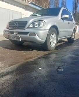 Серый Мерседес М-Класс, объемом двигателя 2.7 л и пробегом 473 тыс. км за 5200 $, фото 1 на Automoto.ua