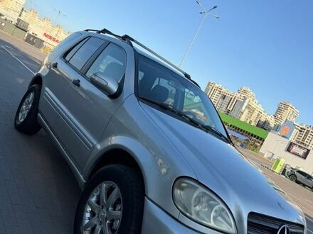 Сірий Мерседес М-Клас, об'ємом двигуна 2.7 л та пробігом 320 тис. км за 4999 $, фото 1 на Automoto.ua