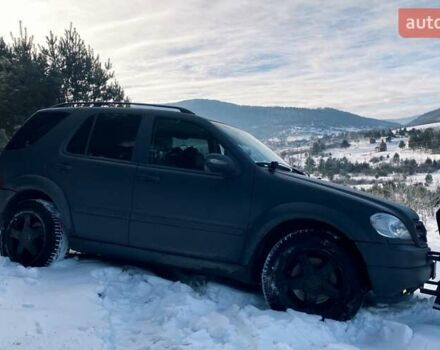Сірий Мерседес М-Клас, об'ємом двигуна 4 л та пробігом 340 тис. км за 8100 $, фото 1 на Automoto.ua