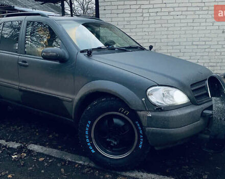 Серый Мерседес М-Класс, объемом двигателя 4 л и пробегом 340 тыс. км за 8100 $, фото 1 на Automoto.ua