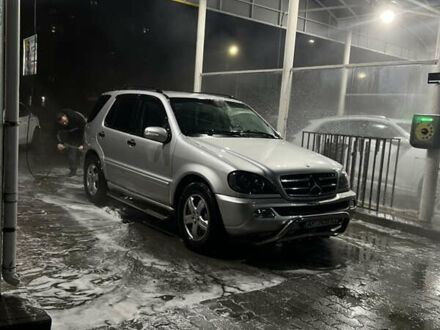 Сірий Мерседес М-Клас, об'ємом двигуна 2.69 л та пробігом 340 тис. км за 7000 $, фото 1 на Automoto.ua