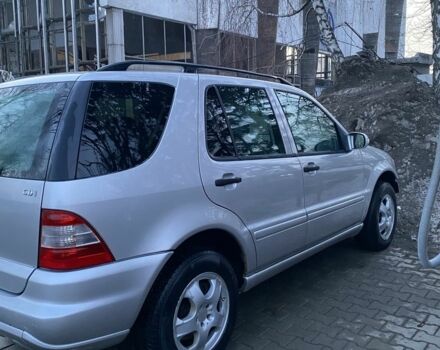 Серый Мерседес М-Класс, объемом двигателя 2.7 л и пробегом 361 тыс. км за 6000 $, фото 1 на Automoto.ua