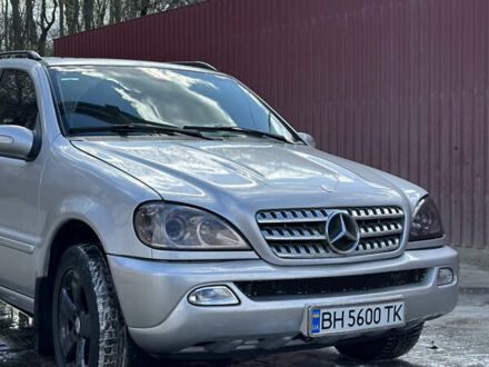 Сірий Мерседес М-Клас, об'ємом двигуна 3.72 л та пробігом 290 тис. км за 5800 $, фото 1 на Automoto.ua