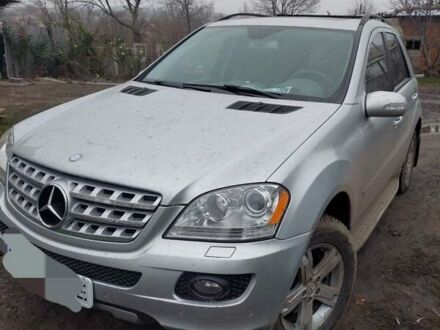 Сірий Мерседес М-Клас, об'ємом двигуна 3.5 л та пробігом 285 тис. км за 10800 $, фото 1 на Automoto.ua