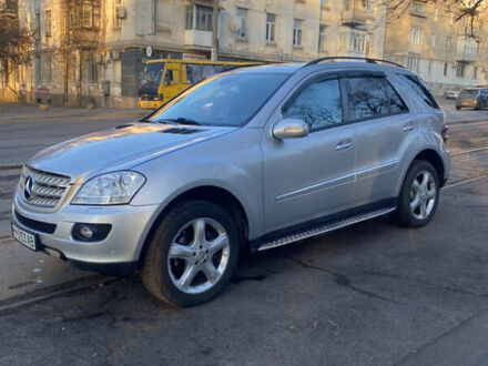 Мерседес М-Класс 2005 в Одессе на Automoto.ua Серый Мерседес М-Класс, объемом двигателя 3.5 л и пробегом 290 тыс. км за 10000 $, фото 1 на Automoto.ua