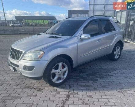 Сірий Мерседес М-Клас, об'ємом двигуна 3.5 л та пробігом 303 тис. км за 9500 $, фото 1 на Automoto.ua