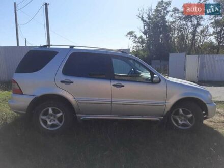 Сірий Мерседес М-Клас, об'ємом двигуна 2.7 л та пробігом 300 тис. км за 7500 $, фото 1 на Automoto.ua