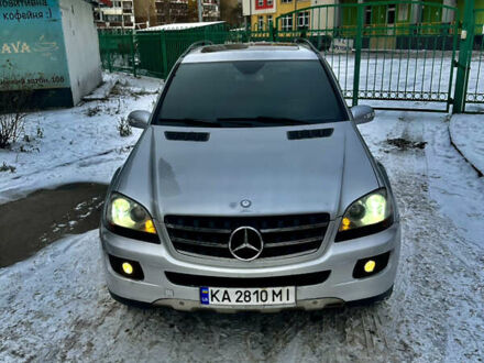 Сірий Мерседес М-Клас, об'ємом двигуна 4.97 л та пробігом 230 тис. км за 8999 $, фото 1 на Automoto.ua