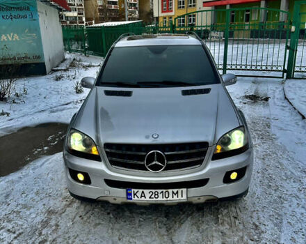 Серый Мерседес М-Класс, объемом двигателя 4.97 л и пробегом 230 тыс. км за 8999 $, фото 1 на Automoto.ua