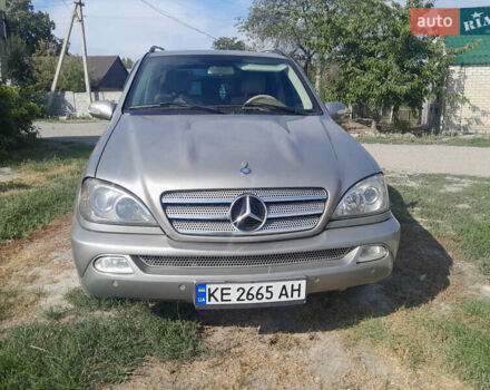 Серый Мерседес М-Класс, объемом двигателя 2.7 л и пробегом 100 тыс. км за 8500 $, фото 1 на Automoto.ua