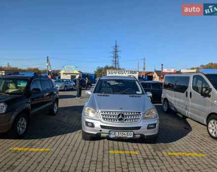 Серый Мерседес М-Класс, объемом двигателя 3 л и пробегом 380 тыс. км за 10500 $, фото 1 на Automoto.ua