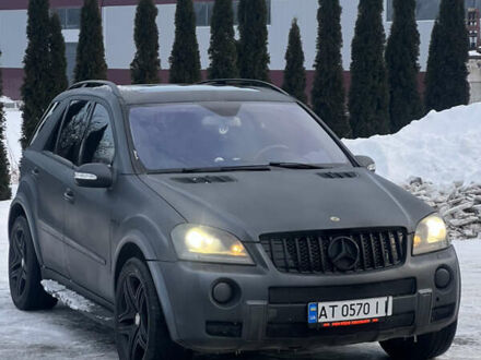 Серый Мерседес М-Класс, объемом двигателя 6.21 л и пробегом 251 тыс. км за 9800 $, фото 1 на Automoto.ua