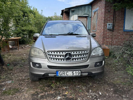 Мерседес М-Класс 2006 в Краматорске на Automoto.ua Серый Мерседес М-Класс, объемом двигателя 3 л и пробегом 420 тыс. км за 5800 $, фото 1 на Automoto.ua
