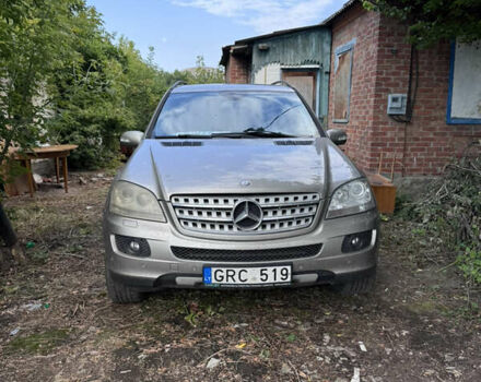 Сірий Мерседес М-Клас, об'ємом двигуна 3 л та пробігом 420 тис. км за 5800 $, фото 1 на Automoto.ua