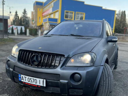 Серый Мерседес М-Класс, объемом двигателя 6.21 л и пробегом 250 тыс. км за 14500 $, фото 1 на Automoto.ua