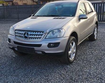 Серый Мерседес М-Класс, объемом двигателя 3 л и пробегом 419 тыс. км за 6200 $, фото 1 на Automoto.ua