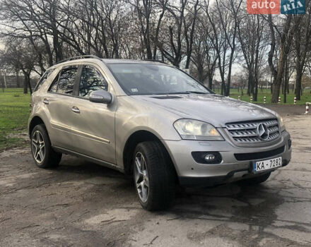 Серый Мерседес М-Класс, объемом двигателя 3 л и пробегом 352 тыс. км за 5500 $, фото 1 на Automoto.ua