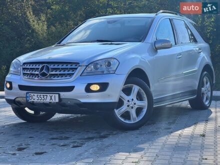 Сірий Мерседес М-Клас, об'ємом двигуна 3 л та пробігом 229 тис. км за 10999 $, фото 1 на Automoto.ua