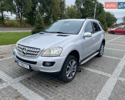 Сірий Мерседес М-Клас, об'ємом двигуна 2.99 л та пробігом 360 тис. км за 9300 $, фото 1 на Automoto.ua