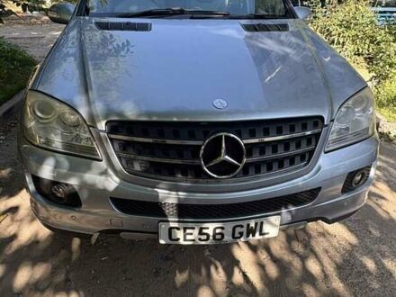 Серый Мерседес М-Класс, объемом двигателя 0 л и пробегом 160 тыс. км за 4939 $, фото 1 на Automoto.ua