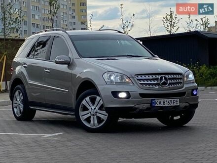 Сірий Мерседес М-Клас, об'ємом двигуна 5 л та пробігом 280 тис. км за 8100 $, фото 1 на Automoto.ua