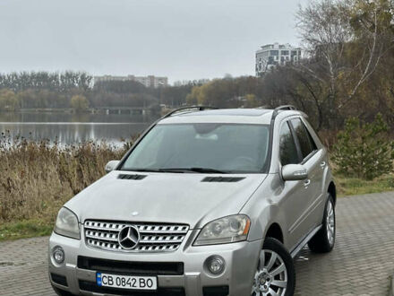 Серый Мерседес М-Класс, объемом двигателя 3.5 л и пробегом 305 тыс. км за 7190 $, фото 1 на Automoto.ua