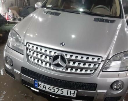 Серый Мерседес М-Класс, объемом двигателя 3.5 л и пробегом 250 тыс. км за 9000 $, фото 1 на Automoto.ua