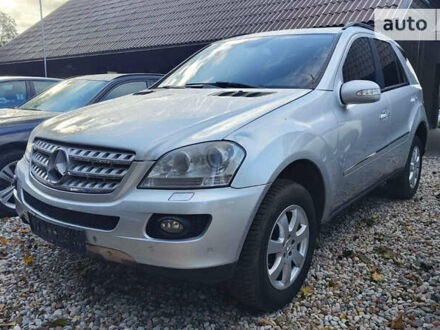 Серый Мерседес М-Класс, объемом двигателя 0 л и пробегом 250 тыс. км за 7800 $, фото 1 на Automoto.ua