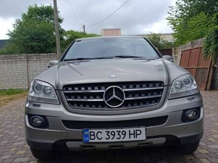 Сірий Мерседес М-Клас, об'ємом двигуна 2.99 л та пробігом 326 тис. км за 11100 $, фото 1 на Automoto.ua