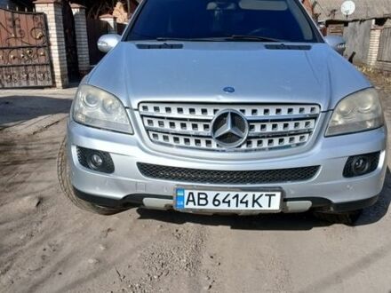 Серый Мерседес М-Класс, объемом двигателя 2.99 л и пробегом 270 тыс. км за 10700 $, фото 1 на Automoto.ua