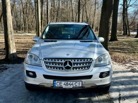 Серый Мерседес М-Класс, объемом двигателя 5 л и пробегом 321 тыс. км за 12700 $, фото 1 на Automoto.ua