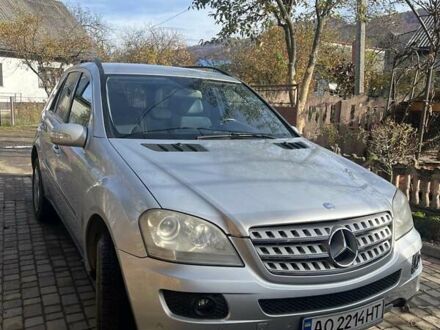 Серый Мерседес М-Класс, объемом двигателя 3 л и пробегом 345 тыс. км за 13500 $, фото 1 на Automoto.ua