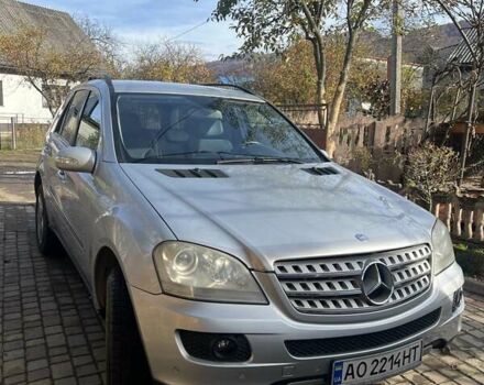 Сірий Мерседес М-Клас, об'ємом двигуна 3 л та пробігом 345 тис. км за 13500 $, фото 1 на Automoto.ua