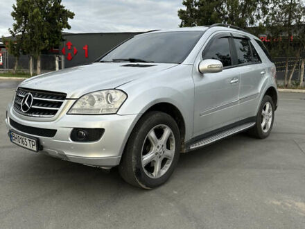 Серый Мерседес М-Класс, объемом двигателя 3 л и пробегом 294 тыс. км за 13500 $, фото 1 на Automoto.ua