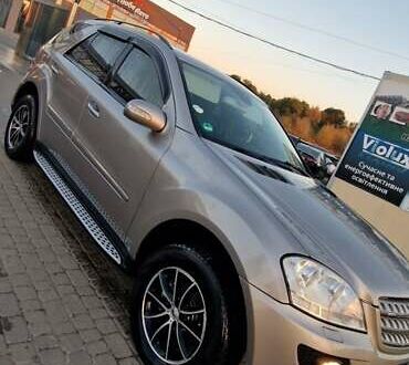 Серый Мерседес М-Класс, объемом двигателя 2.99 л и пробегом 290 тыс. км за 9500 $, фото 1 на Automoto.ua