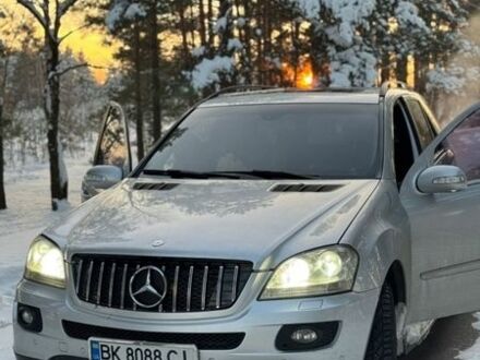 Серый Мерседес М-Класс, объемом двигателя 3 л и пробегом 294 тыс. км за 10500 $, фото 1 на Automoto.ua