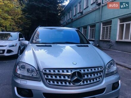 Мерседес М-Класс 2008 в Киеве на Automoto.ua Серый Мерседес М-Класс, объемом двигателя 3.5 л и пробегом 135 тыс. км за 10700 $, фото 1 на Automoto.ua