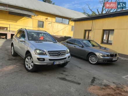 Серый Мерседес М-Класс, объемом двигателя 4 л и пробегом 345 тыс. км за 12000 $, фото 1 на Automoto.ua