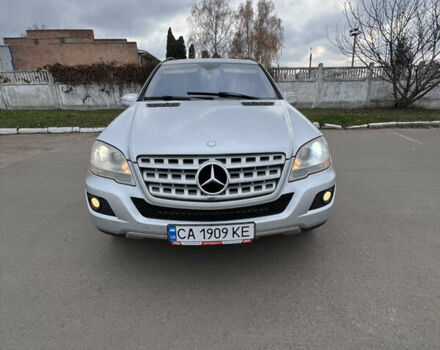 Серый Мерседес М-Класс, объемом двигателя 3.5 л и пробегом 249 тыс. км за 9600 $, фото 1 на Automoto.ua