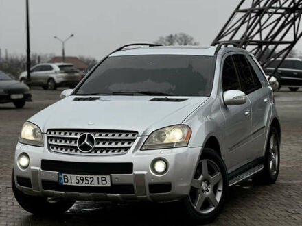 Сірий Мерседес М-Клас, об'ємом двигуна 5.46 л та пробігом 272 тис. км за 10400 $, фото 1 на Automoto.ua