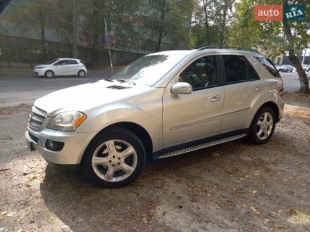 Серый Мерседес М-Класс, объемом двигателя 3.5 л и пробегом 180 тыс. км за 14350 $, фото 1 на Automoto.ua